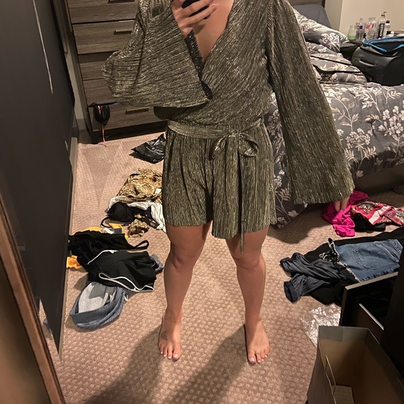 Gold sparkle romper - Picture 2 of 2